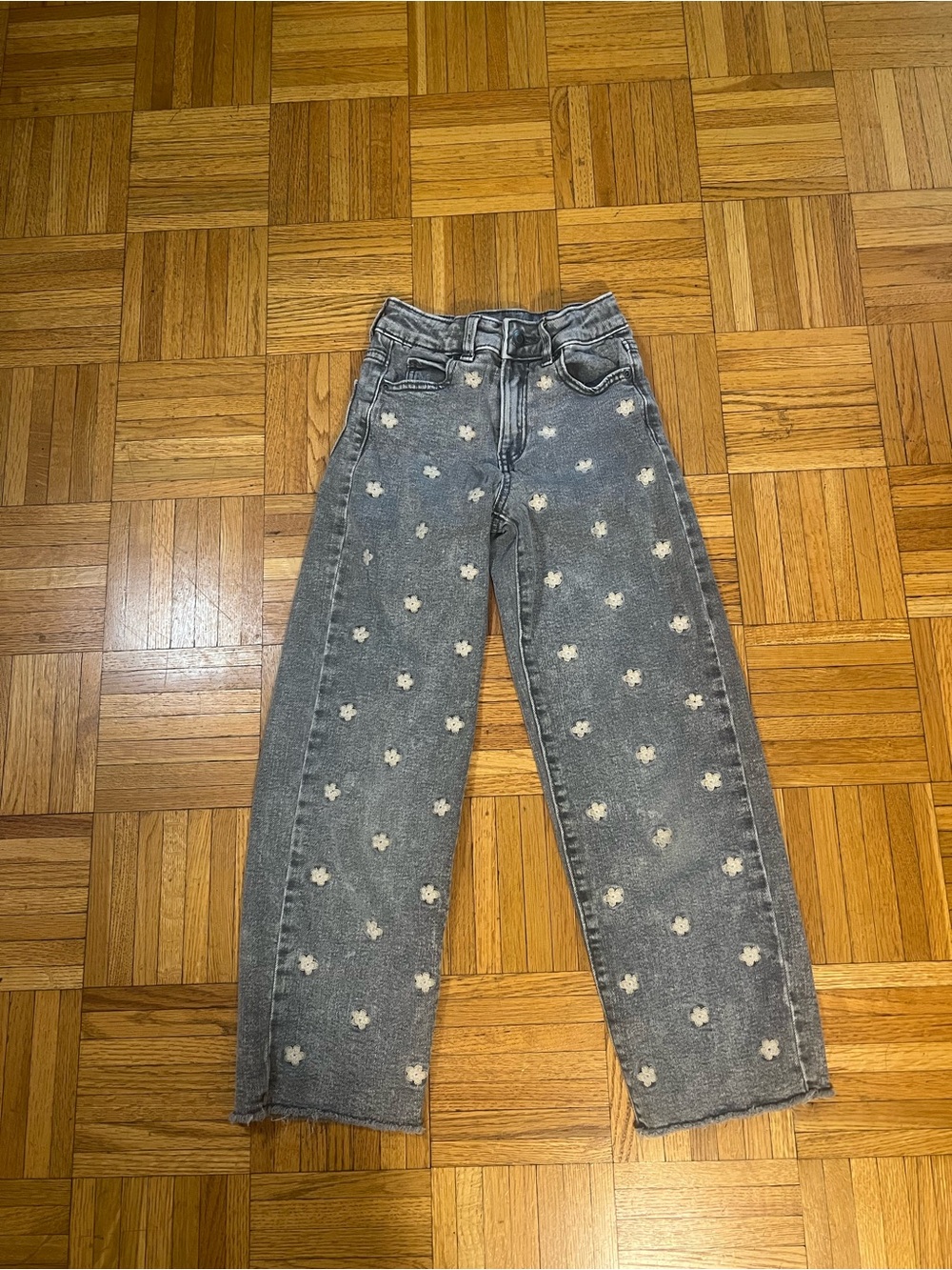 Fashion Kids! Girls Gray Floral Appliqué Straight-Leg Jeans